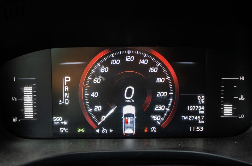 Volvo XC60 D4 Momentum, 140kW (2019) - 13