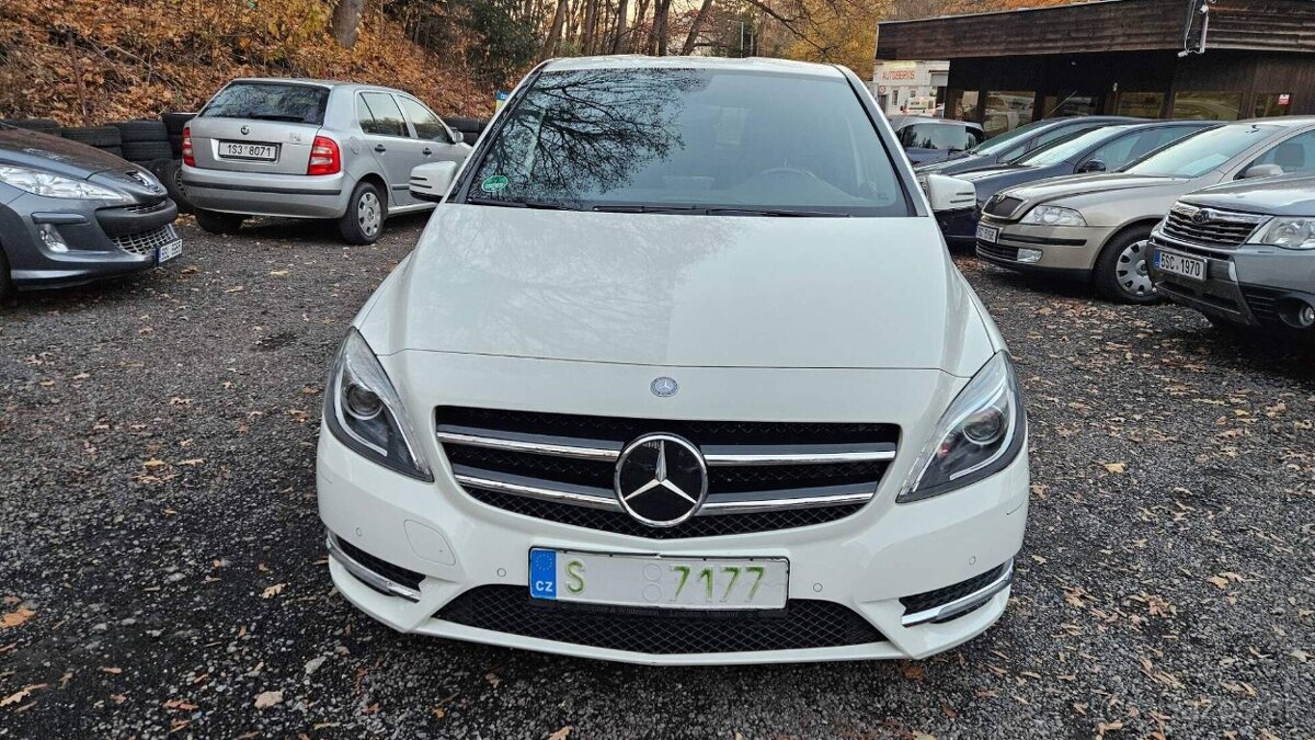 Mercedes Benz B 180, 2012, 99 tkm, xenony, navi, serviska - 13