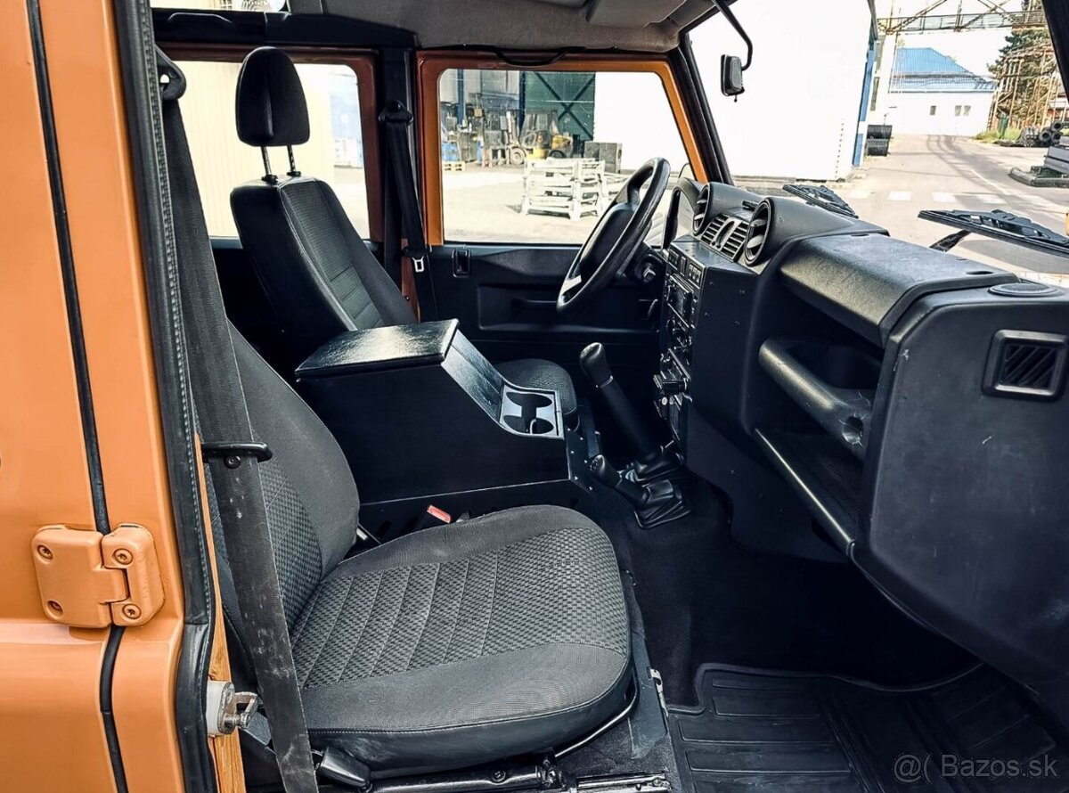 Land Rover Defender 110 2.4 SW SE - 13