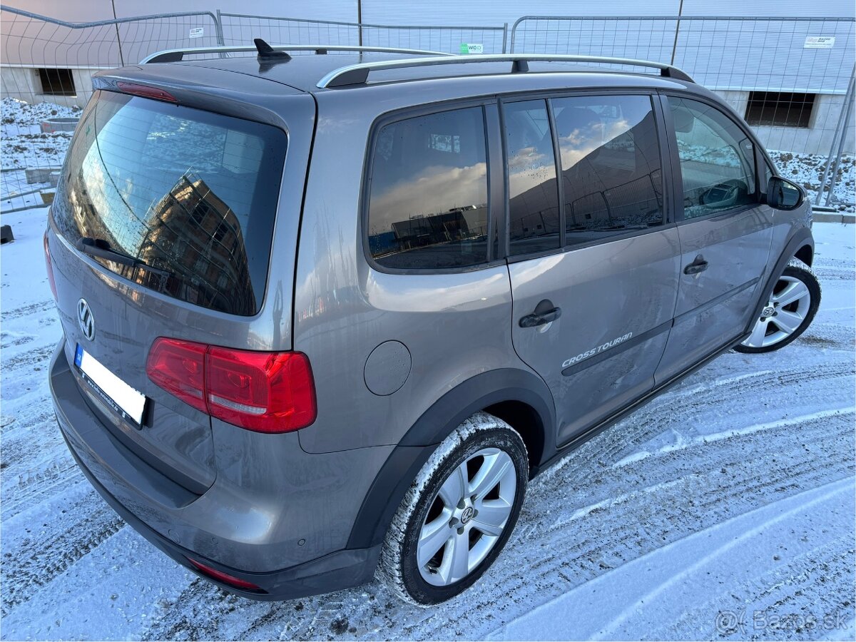 VOLKSWAGEN TOURAN CROSS 2,0 TDI - 13