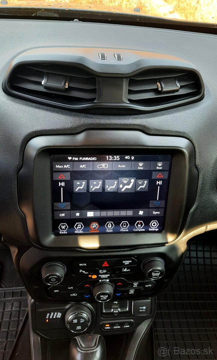 Predám Jeep Renegade 1.3 Turbo PHEV Limited - 13