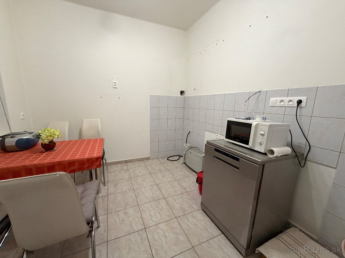 Priestranný rodinný dom na majestátnom pozemku – Kubáňovo - 13