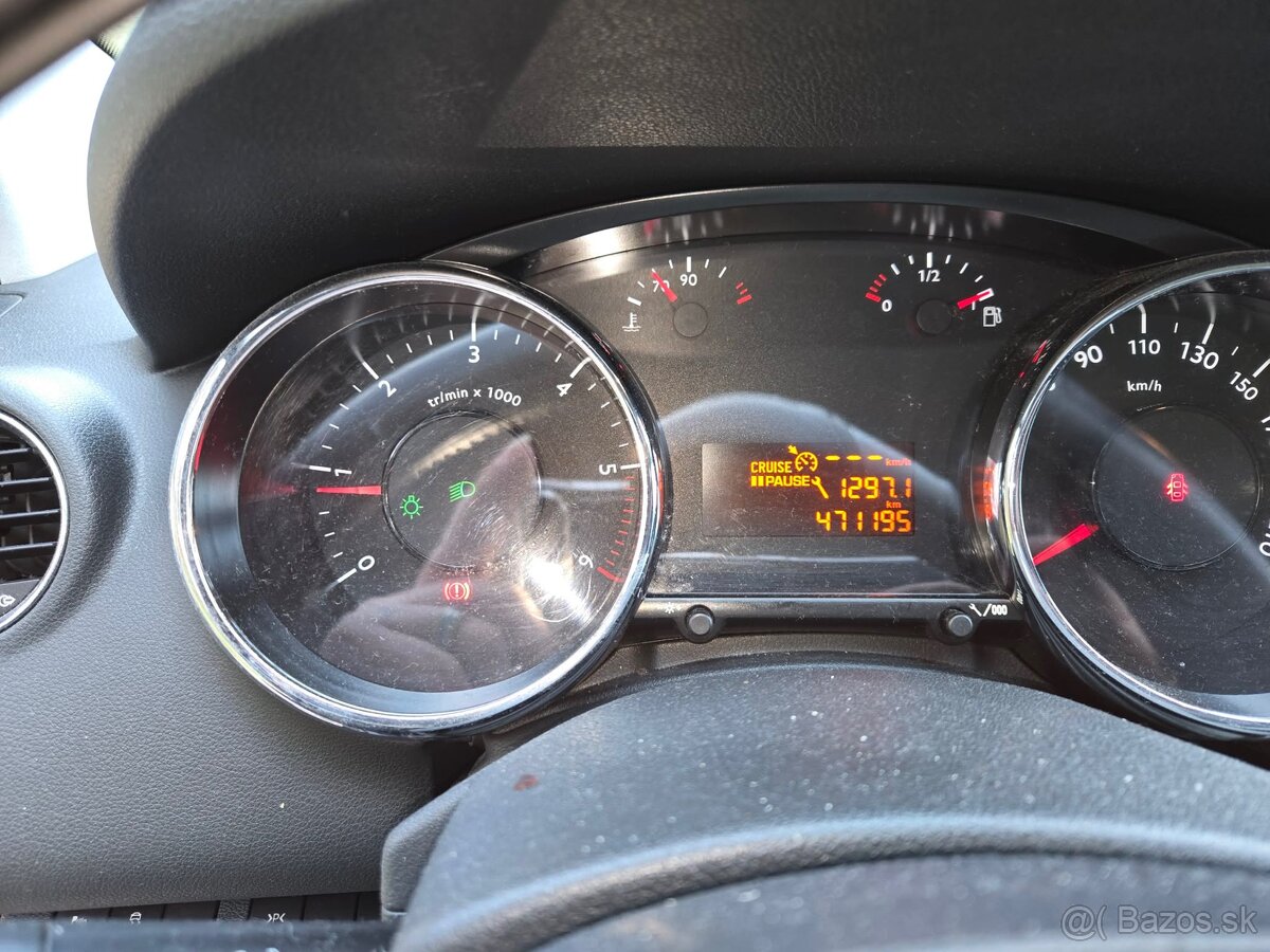 Peugeot 5008 a Ford Kuga - 13