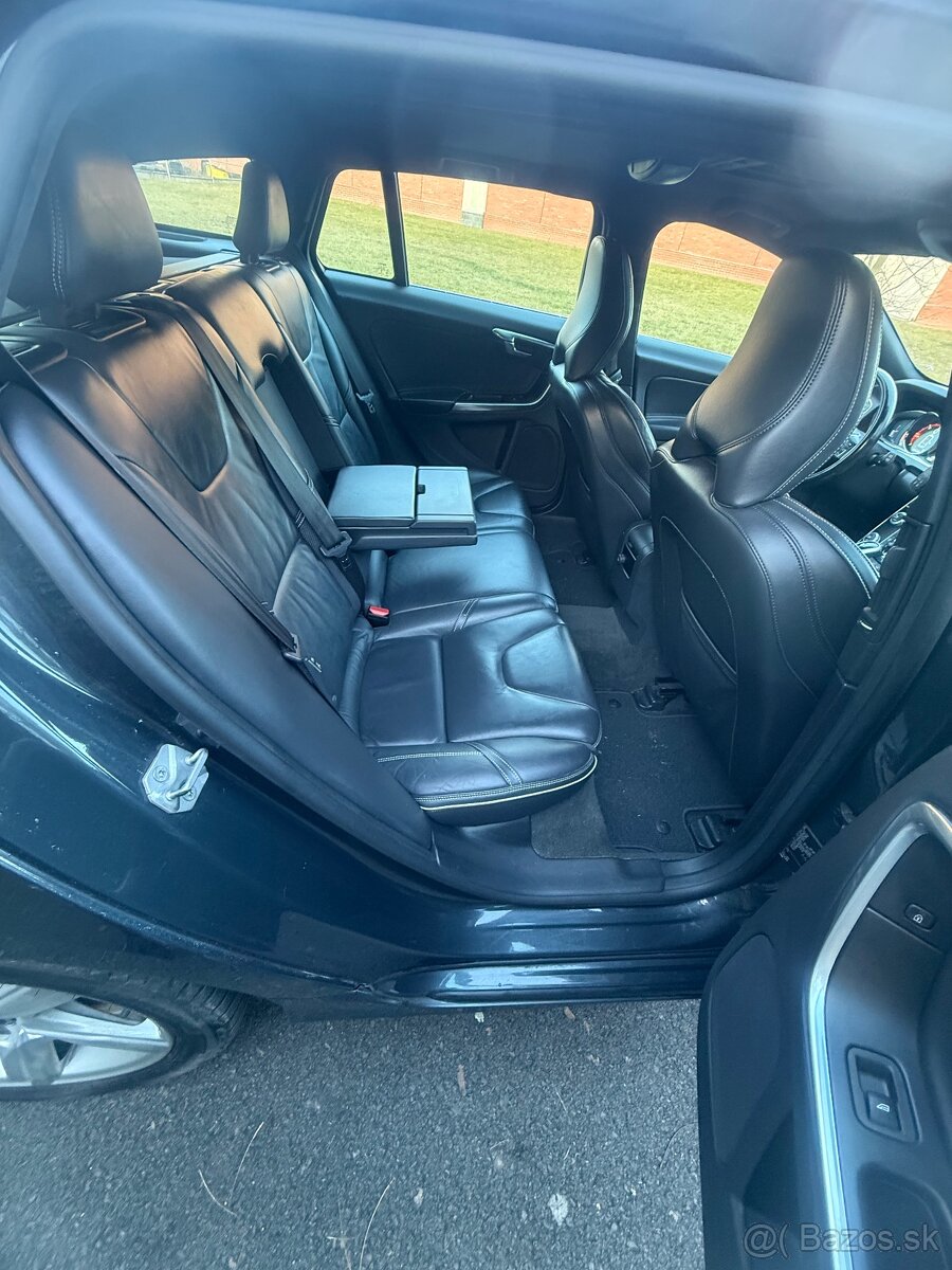 Volvo V60 hybrid.R-design 4x4 - 13