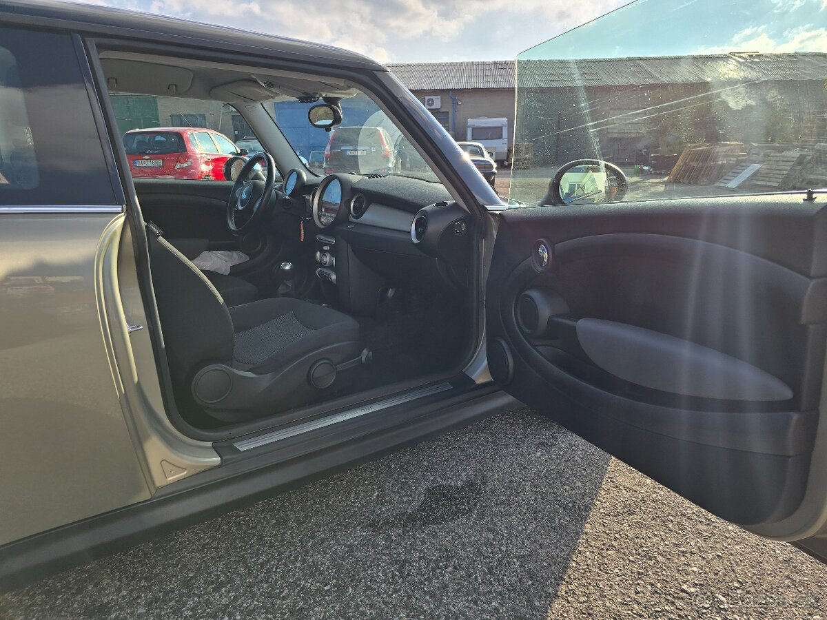 Predám Mini R56 one 1.4 70kw - 13