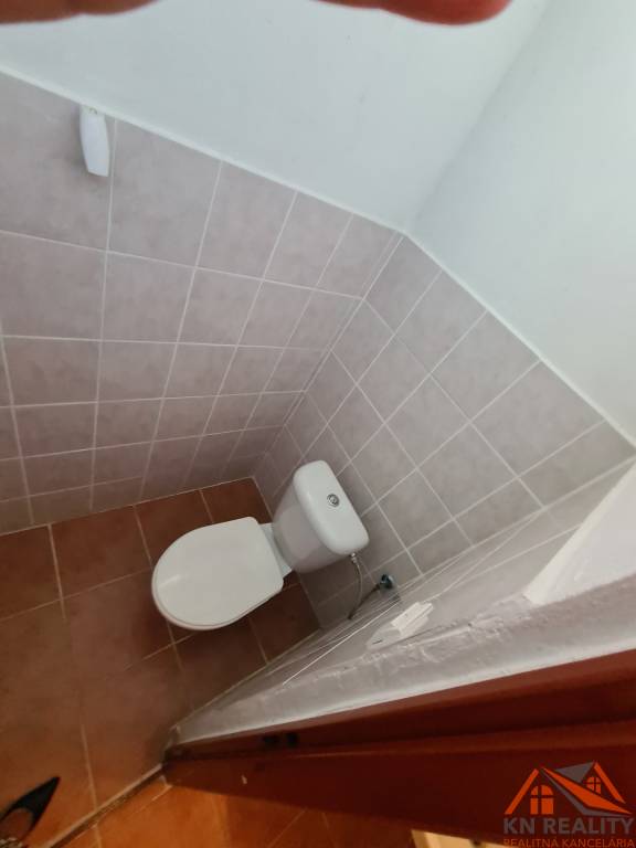 Na predaj budova na rôzne účely Moča - 13