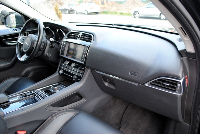 Jaguar F-Pace 2.0D I4 180k AWD A/T⭐SERVIS LEN JAGUAR - 13