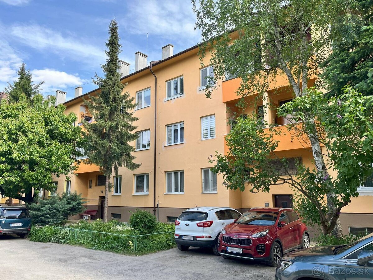 PREDANÉ Predaj: 3-izbový byt s krbom priamo v centre L - 13