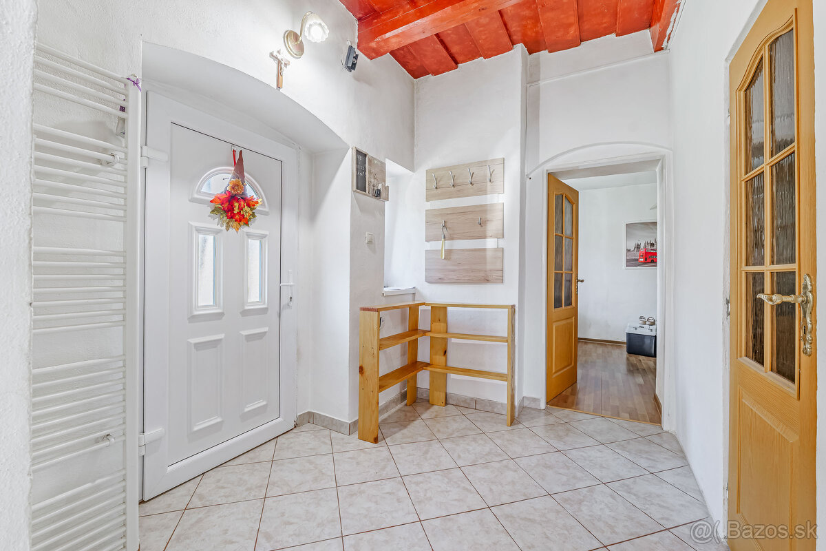 Na predaj útulný kamenný dom s garážou a záhradou |Turňa n/B - 13