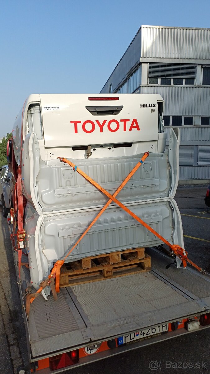 Toyota Hilux vanička - 13
