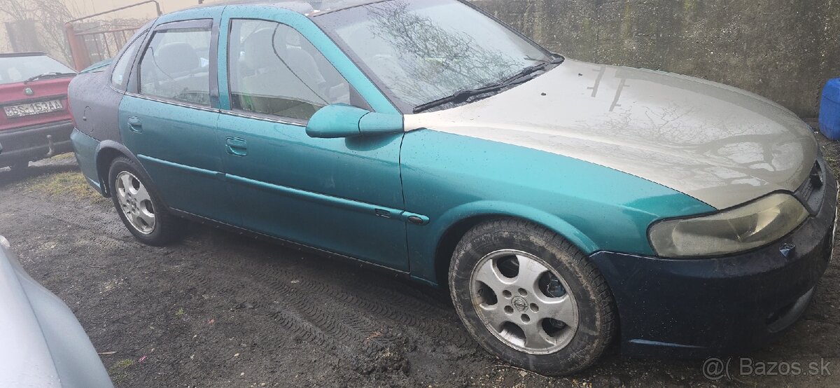 Opel Vectra B 2.5 V6 - 13