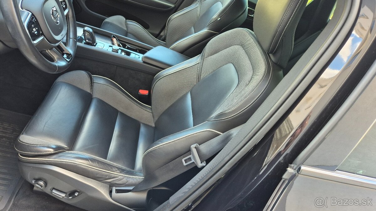 Volvo XC60 2.0 B4 mHEV DARK edition AWD - 13