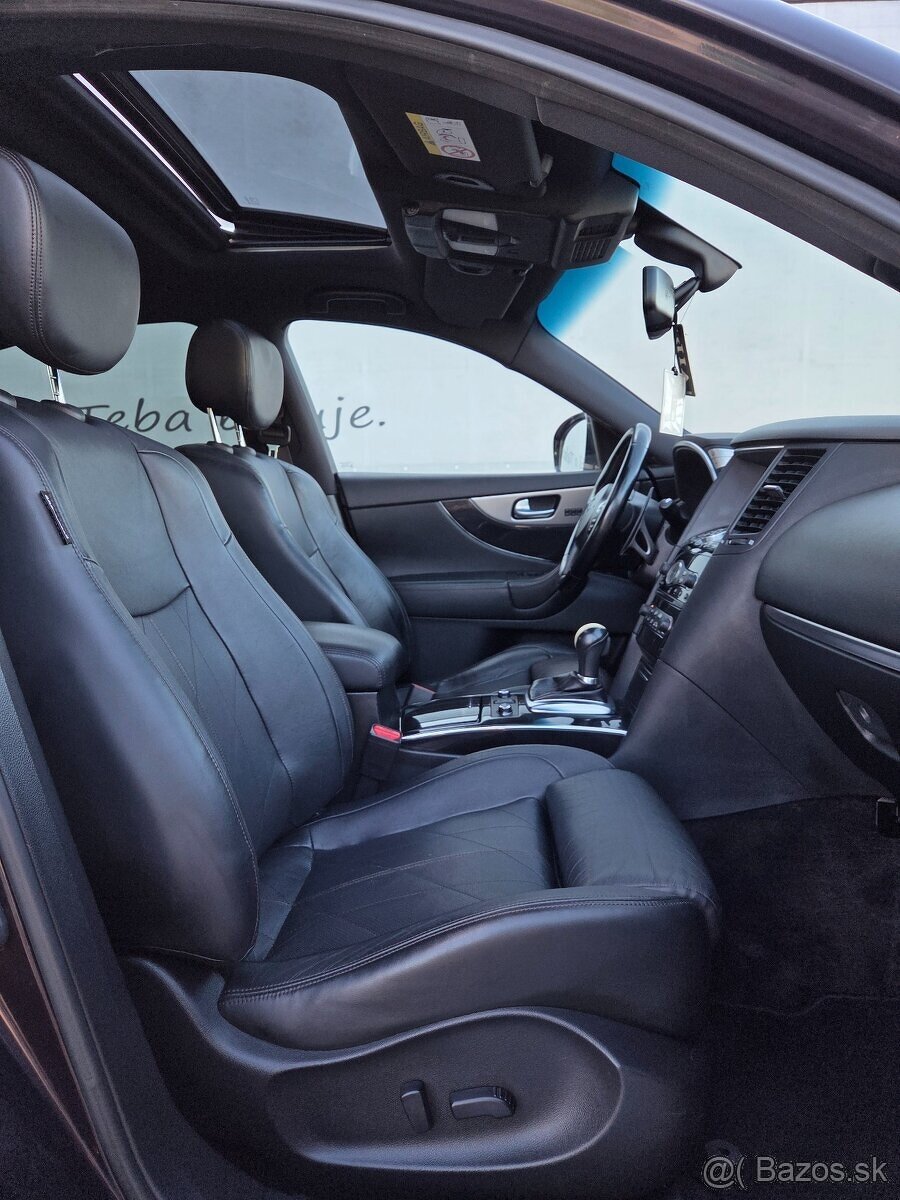 Infiniti QX70 S - 13