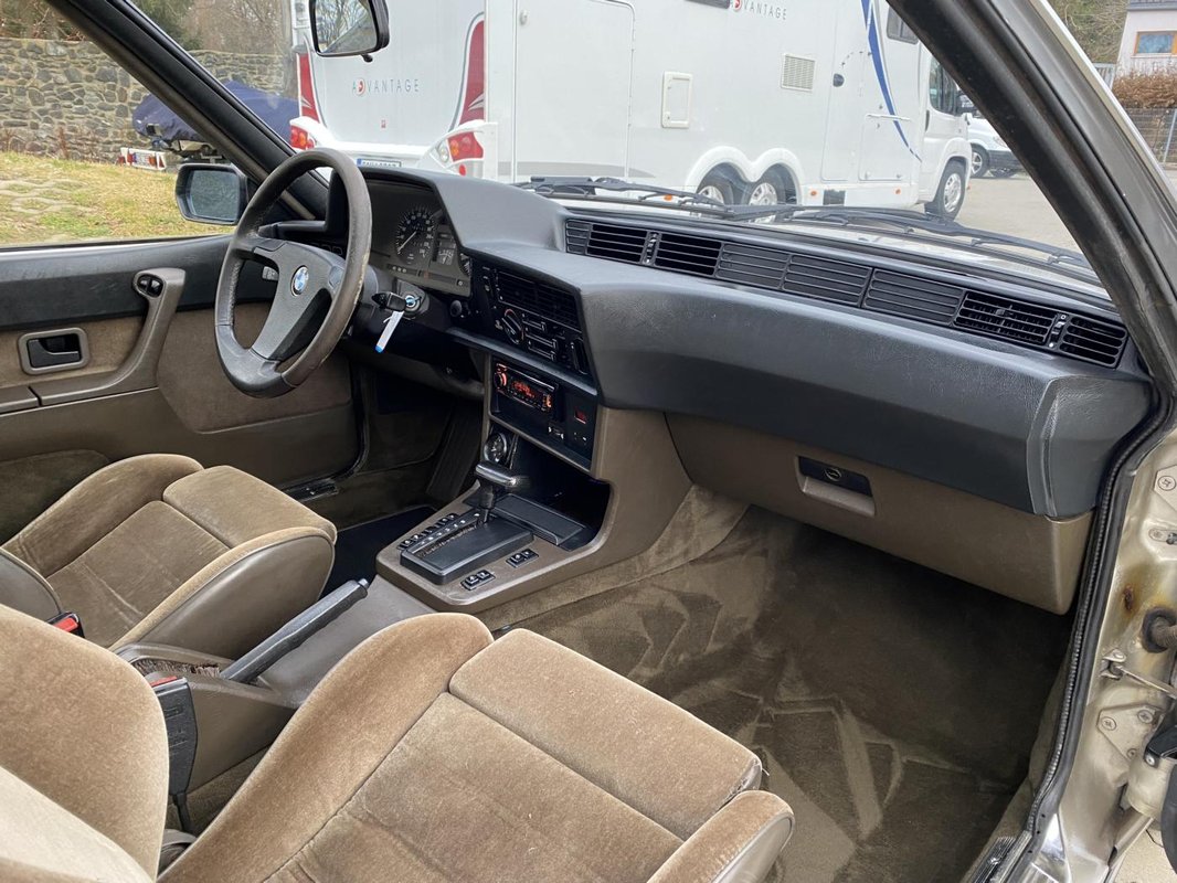 BMW Řada 6 628 CSi AT 1984 - 13