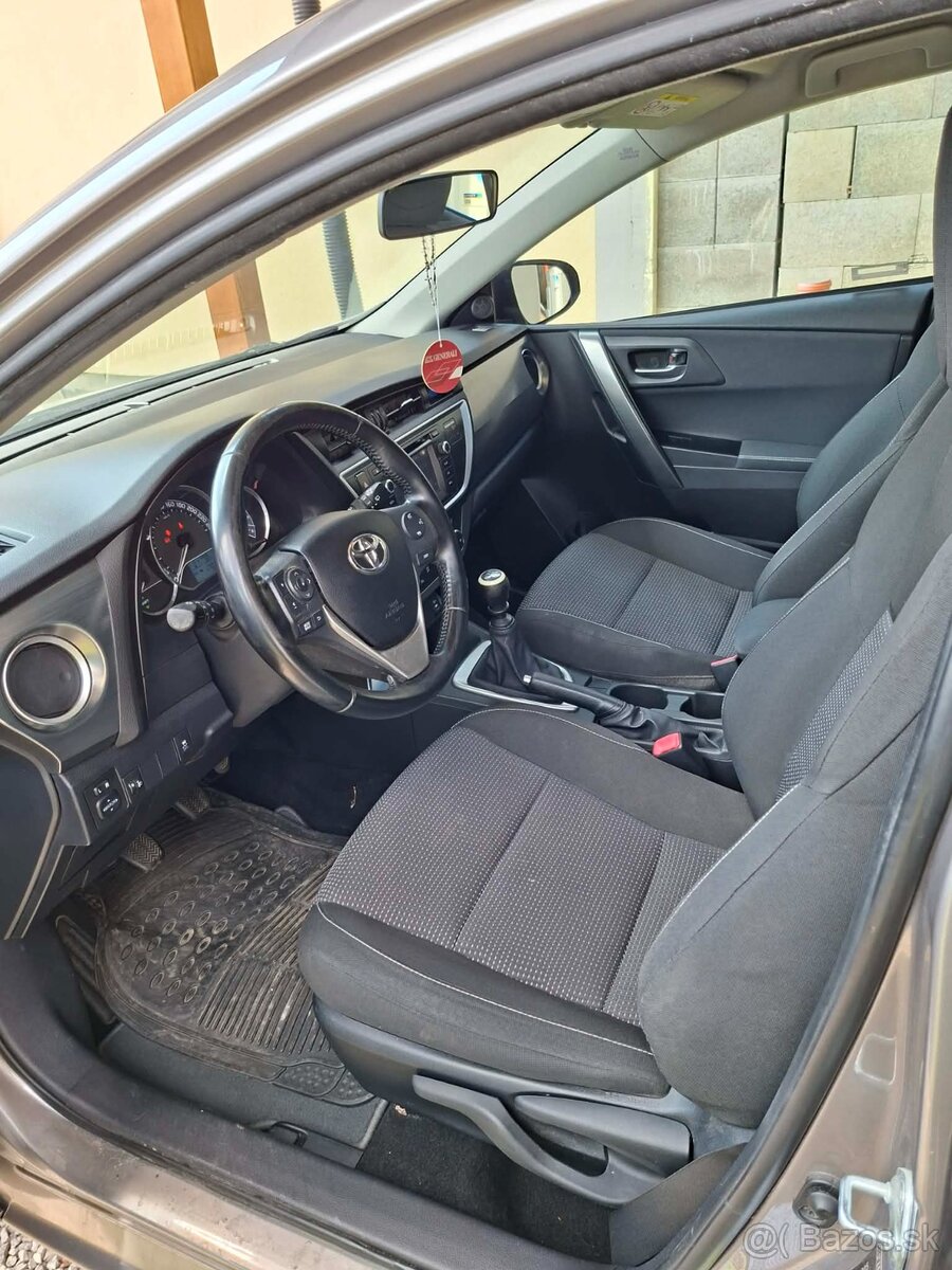 Predám toyotu auris 2013 - 13