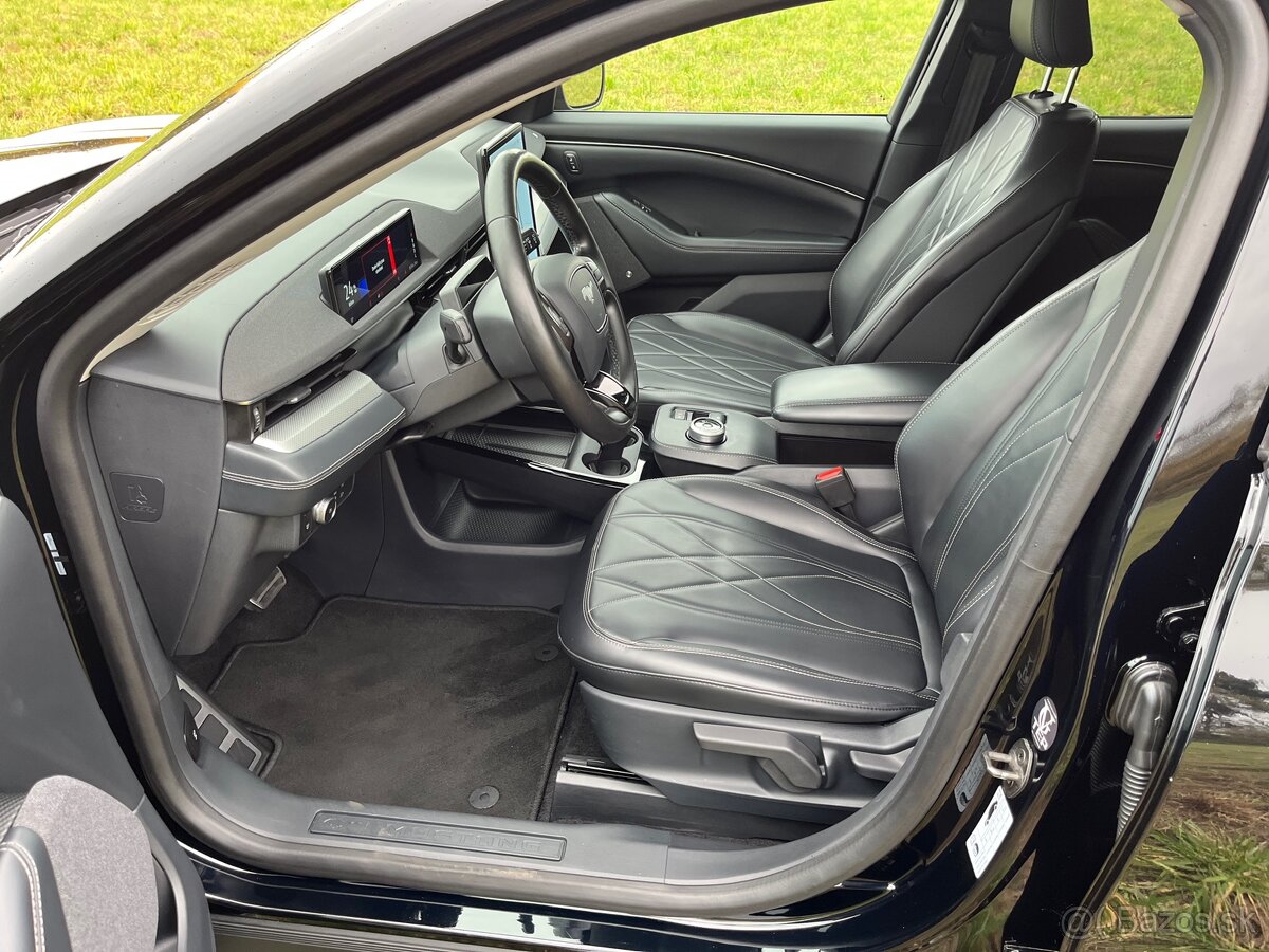 Ford Mustang Mach-E RWD - 13