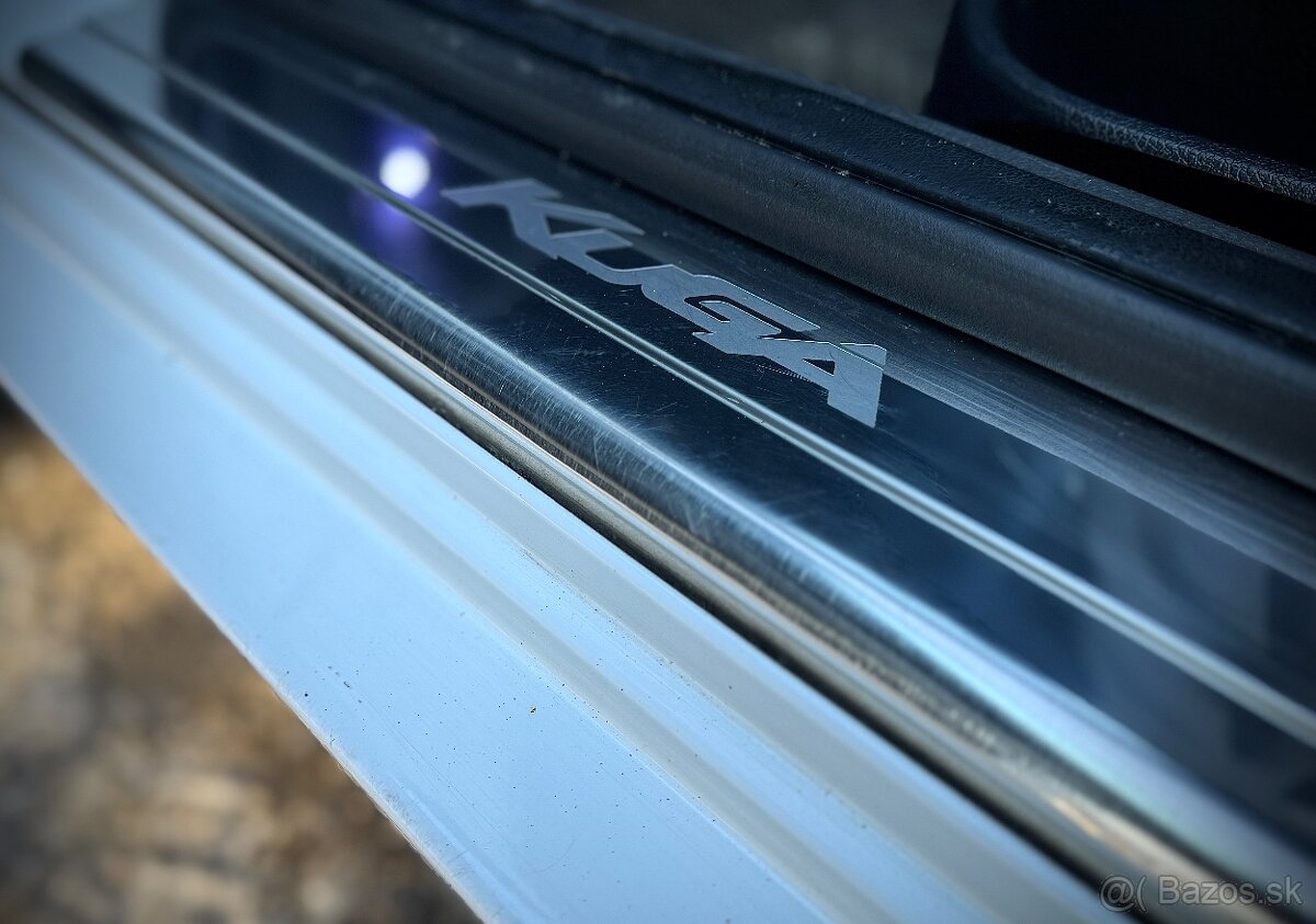 FORD KUGA 2.0 TDCi ST-Line 4x4 - 13