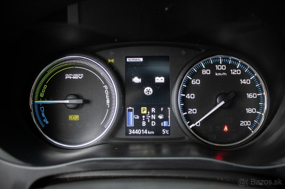 Mitsubishi Outlander 2.0 PHEV 4WD (2013) - 13