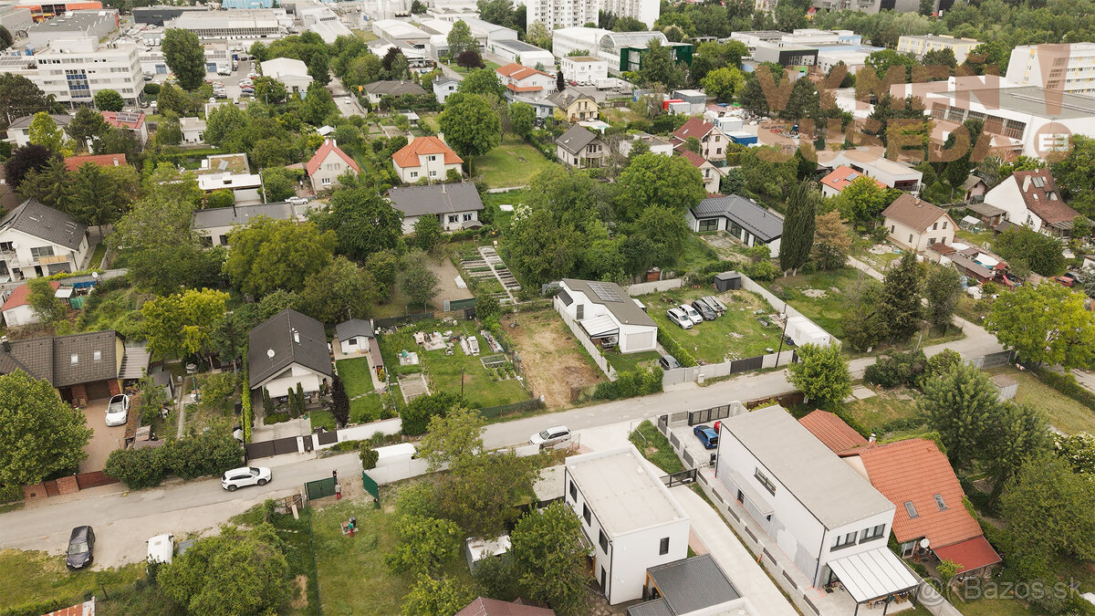 VYMEŇ SUSEDA - VÝNIMOČNÝ STAVEBNÝ POZEMOK, BOČNÁ ULICA, BRA - 13