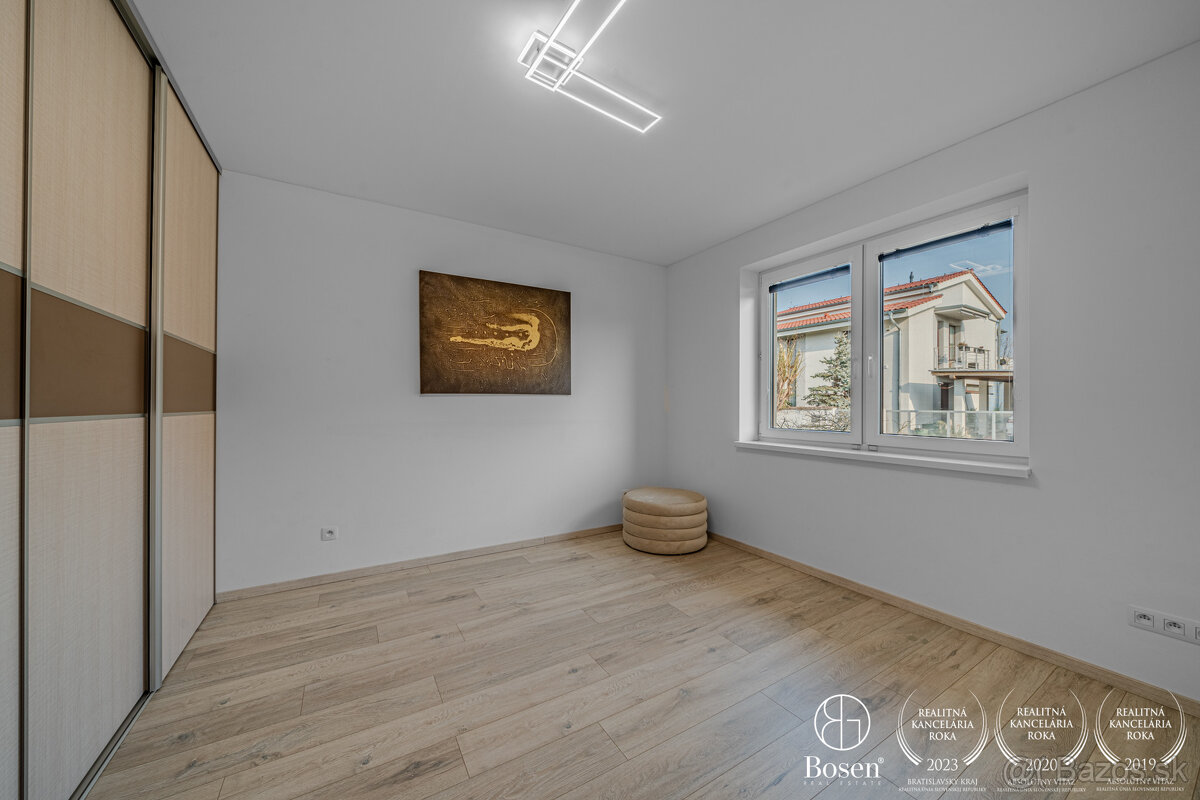 BOSEN | 4 izbový bungalov s bazénom a garážou v Malinove - 13