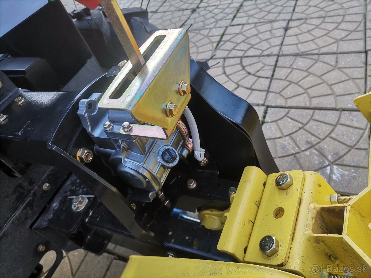 Malotraktor Tauros ZX18 , 4x4 - 13