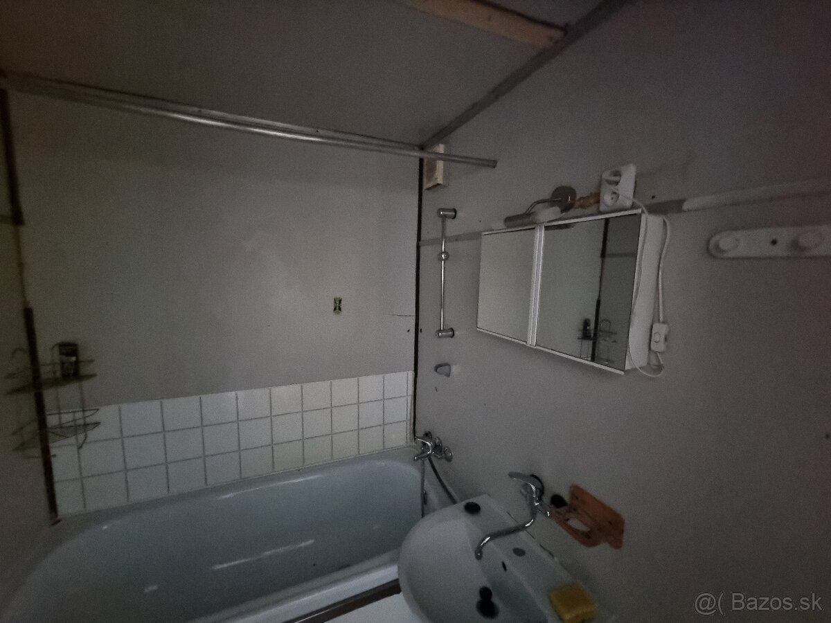 UPRAVENÁ CENA Trojizbový byt v dobrej lokalite v Lučenci - 13