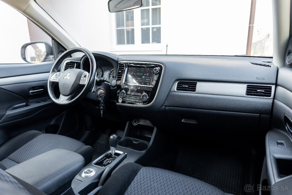 Mitsubishi Outlander 2.0 MIVEC 4x4 automat - 13