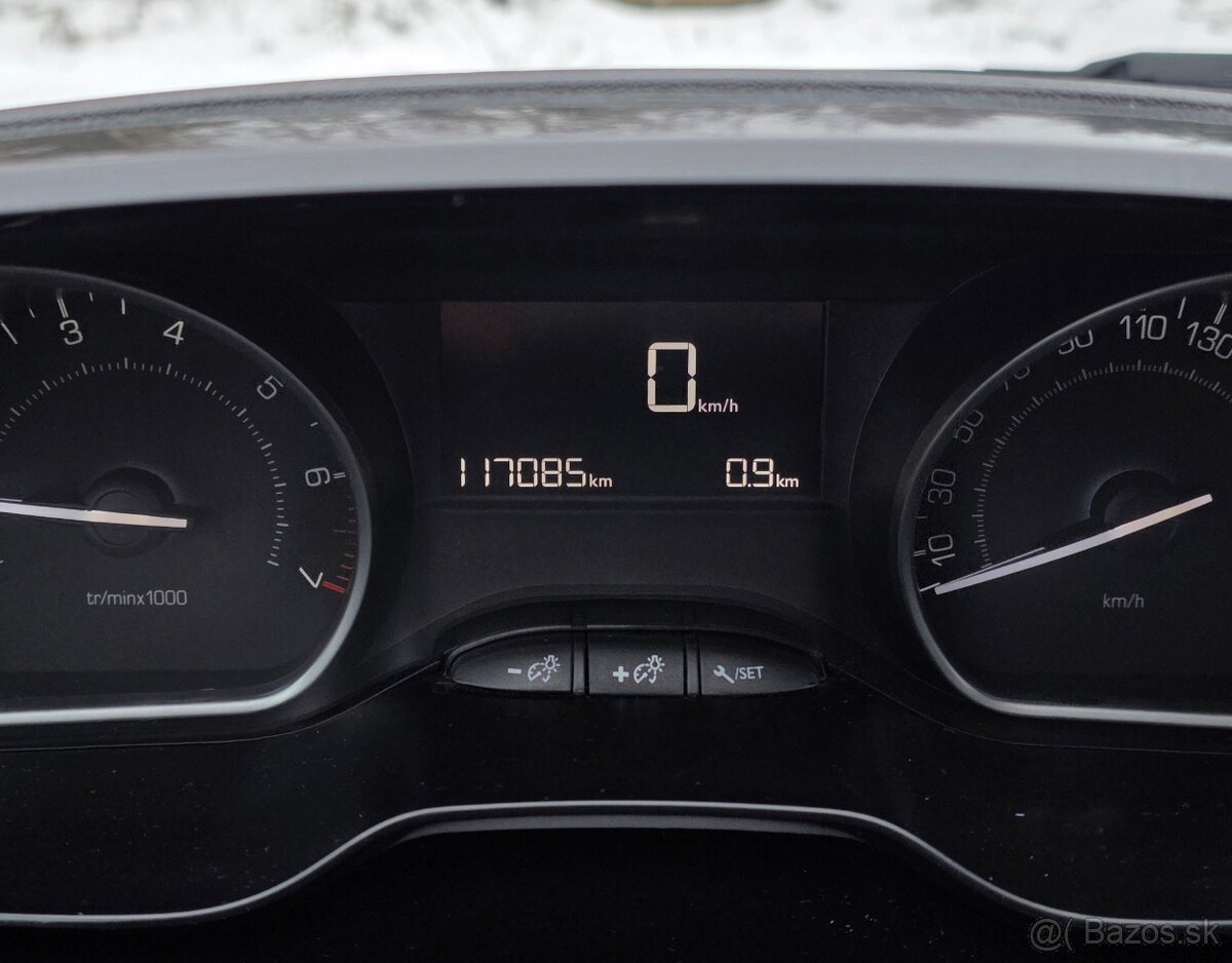 Peugeot 208 1.2 PureTech • 61 kW • 2018 - 13