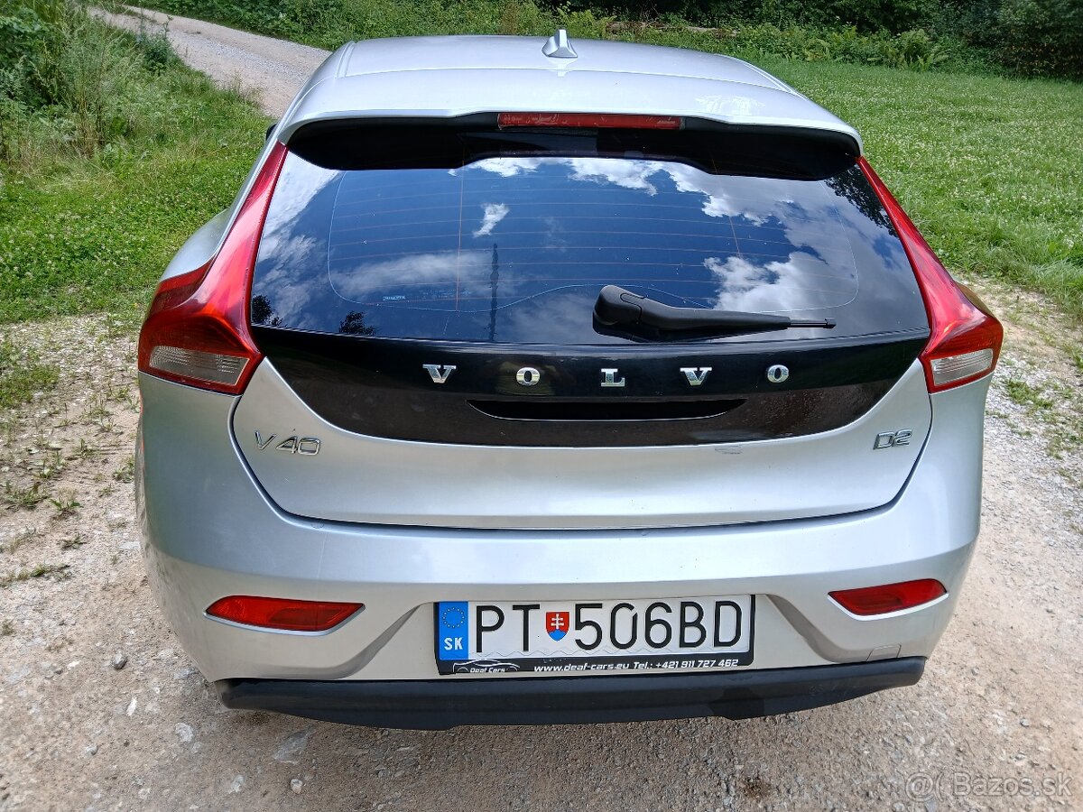 VOLVO V40 D2 - 13