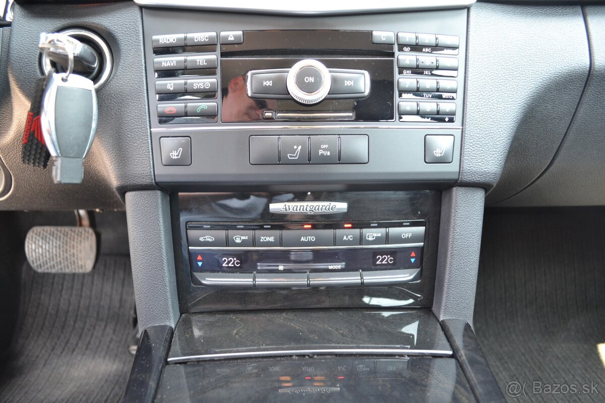 Mercedes-Benz E trieda Kombi 350CDI - 13