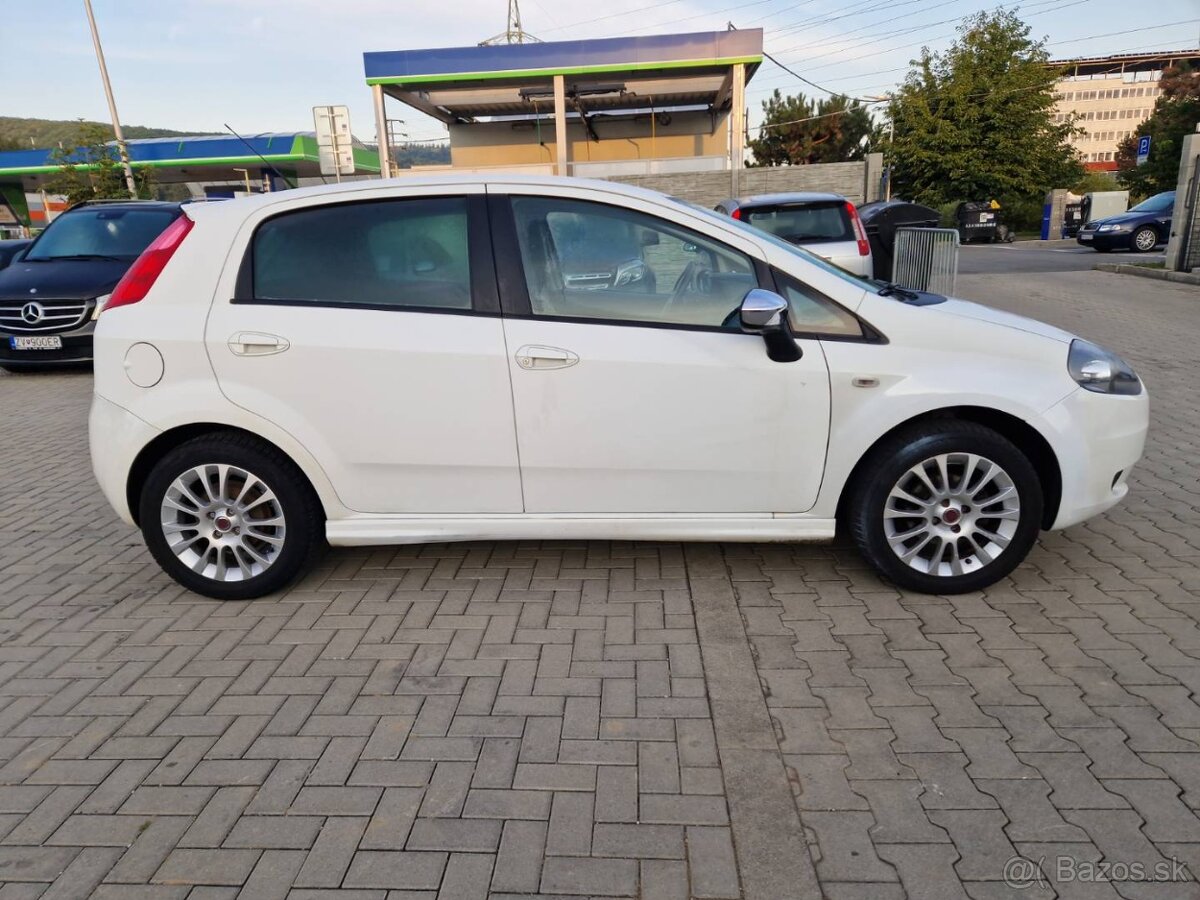 Predám Fiat Grande Punto 1.4 Benzín r.v.2009 - 13