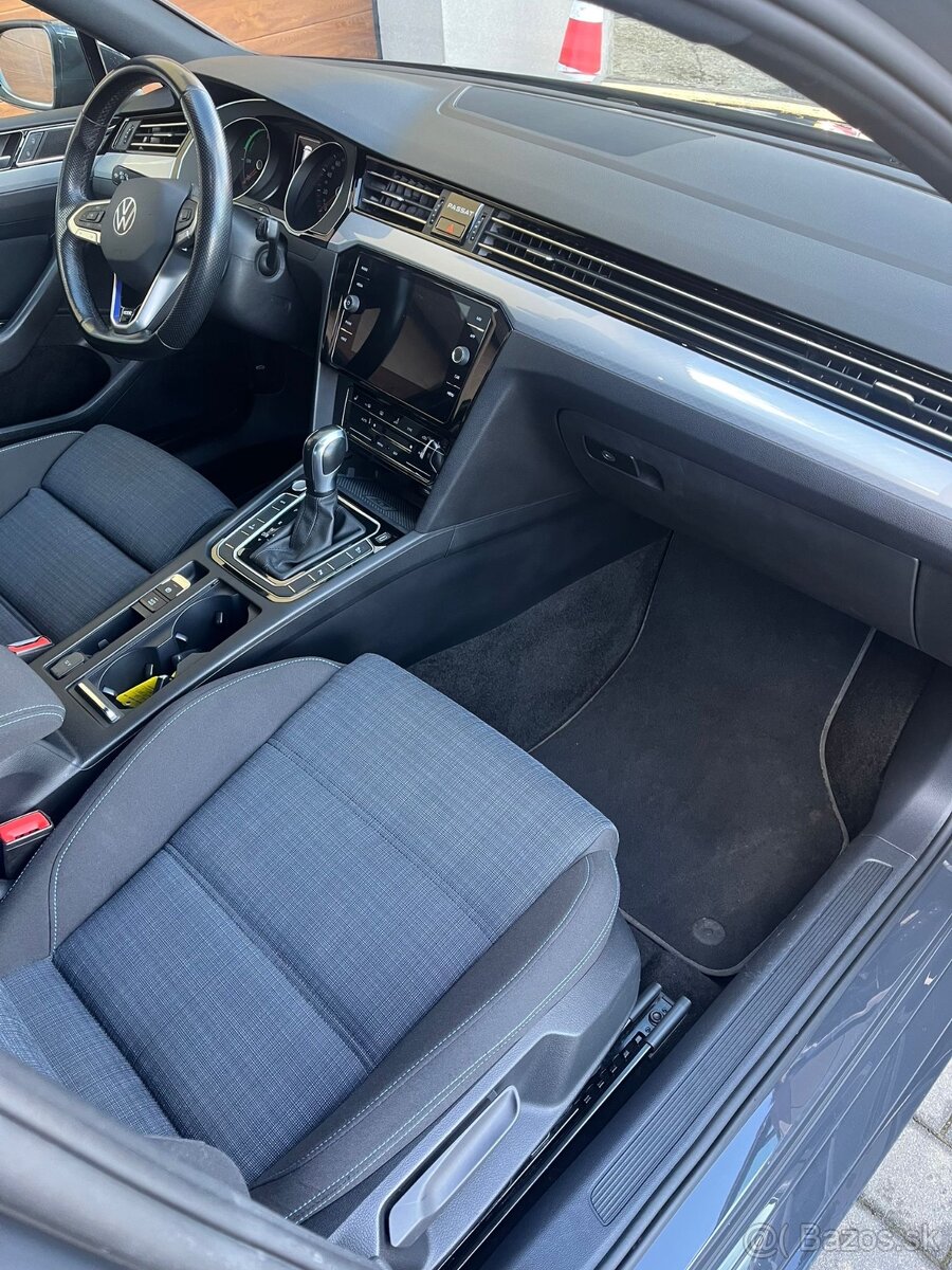 VW Passat Variant B8 GTE 1.4 TSI Plug-in Hybrid - 13