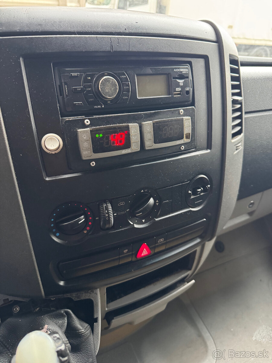 MERCEDES BENZ Sprinter 311CDI chladiak - 13