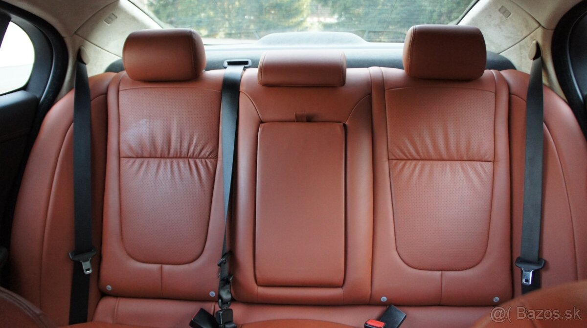 Jaguar XF 3,0D Portfolio - 13