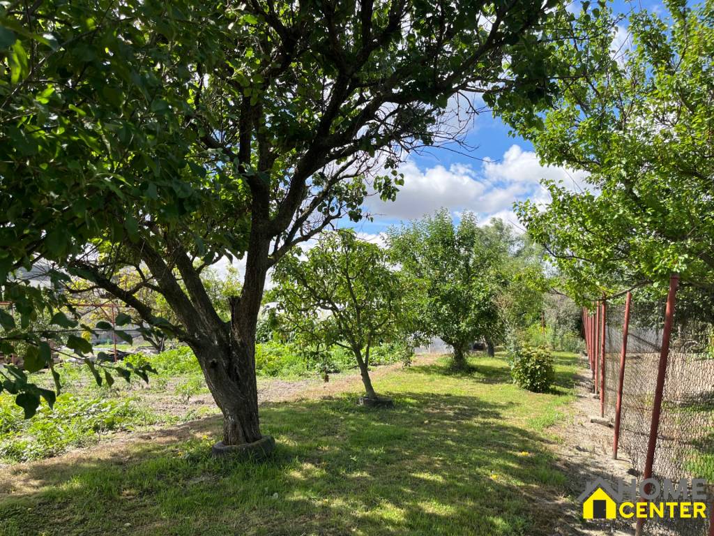 NA PREDAJ Rodinný dom s rozľahlým pozemkom /cca 3000 m²/ v K - 13