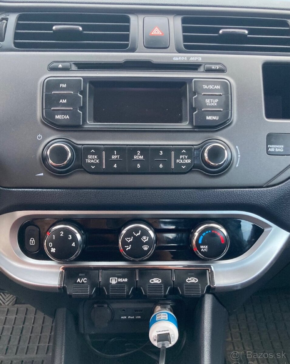 KIA RIO 1.2 benzín 62kW 2015 92 000 km - 13