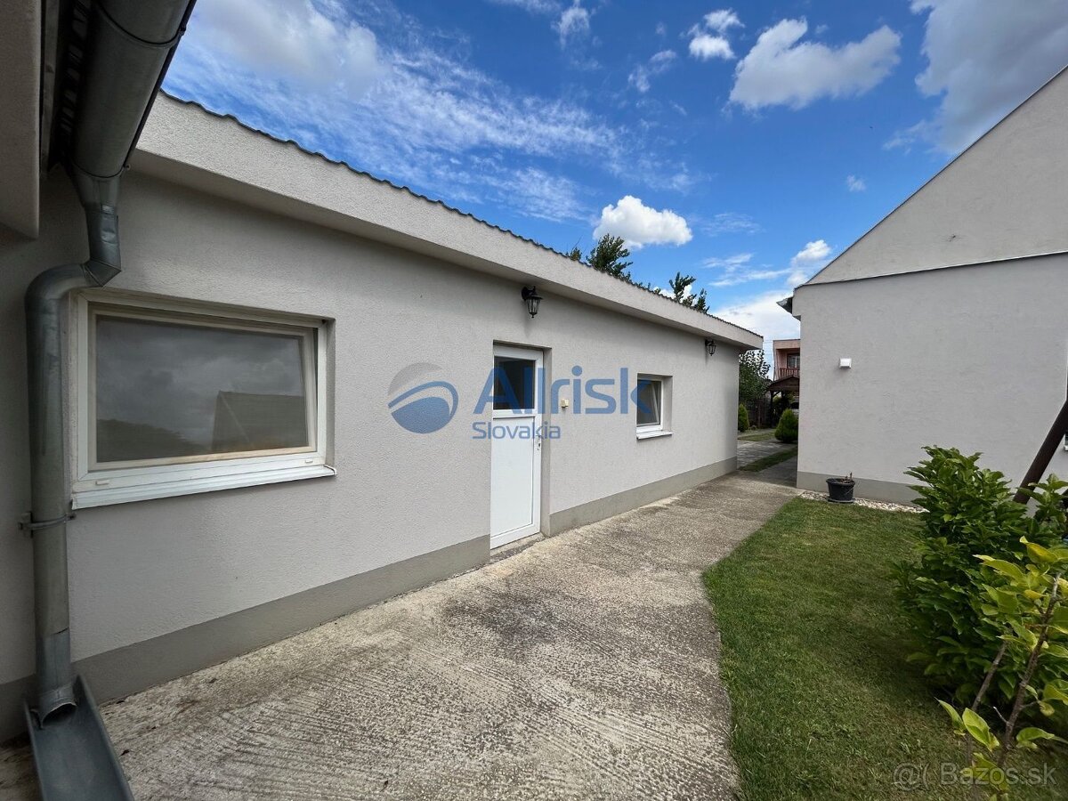 Nádherný kompletne zrekonštruovaný rodinný dom s garážou, ba - 13