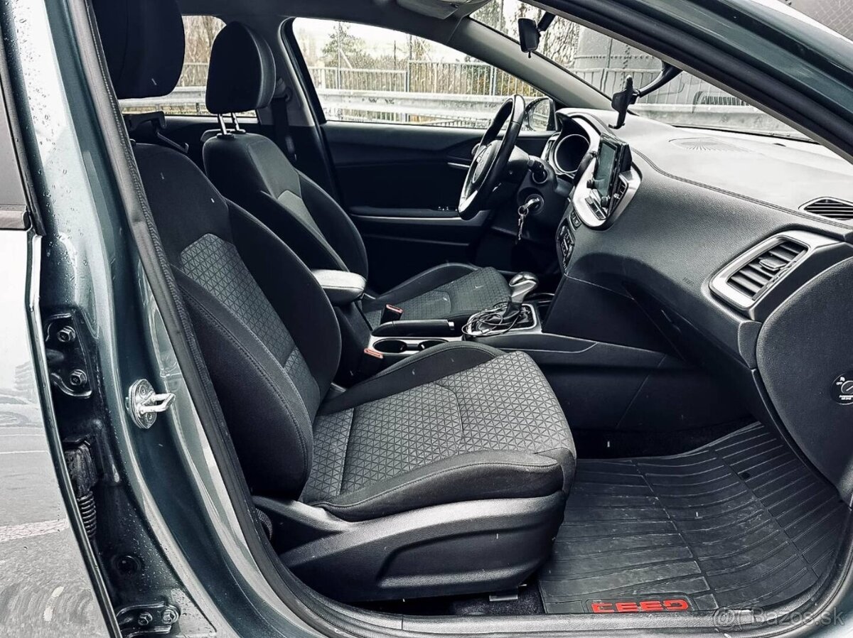 Kia Ceed SW 1.5 T-GDi Silver A/T - 13