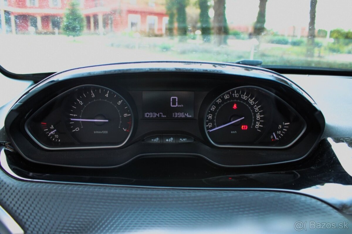 Peugeot 2008 1.2 PureTech Style - 13
