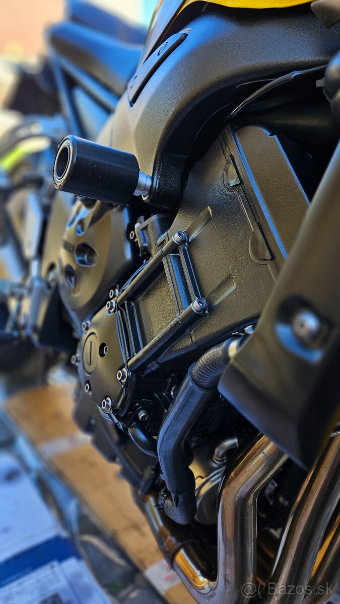 Yamaha FZ1 - 13