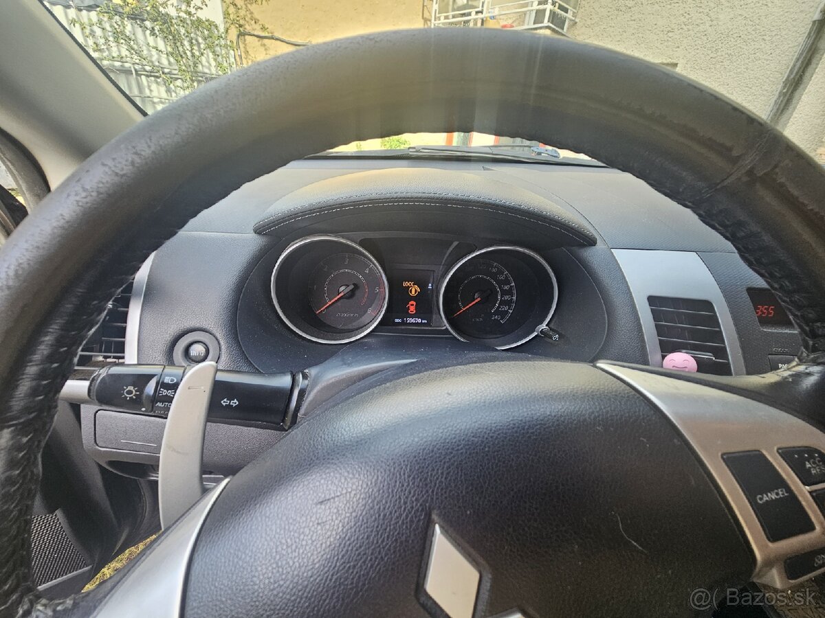Mitsubishi Outlander 2.2 - 13