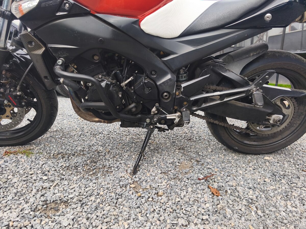 Suzuki gsr 600 - 13