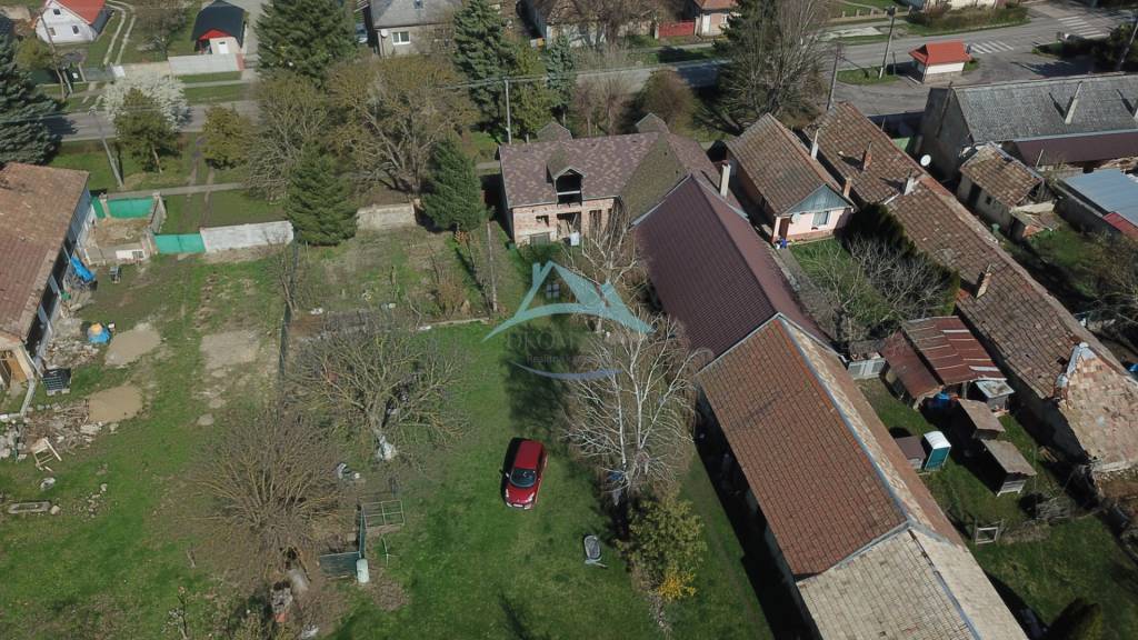 Na predaj starší sedliacky R. dom s obrovským pozemkom 292 - 13