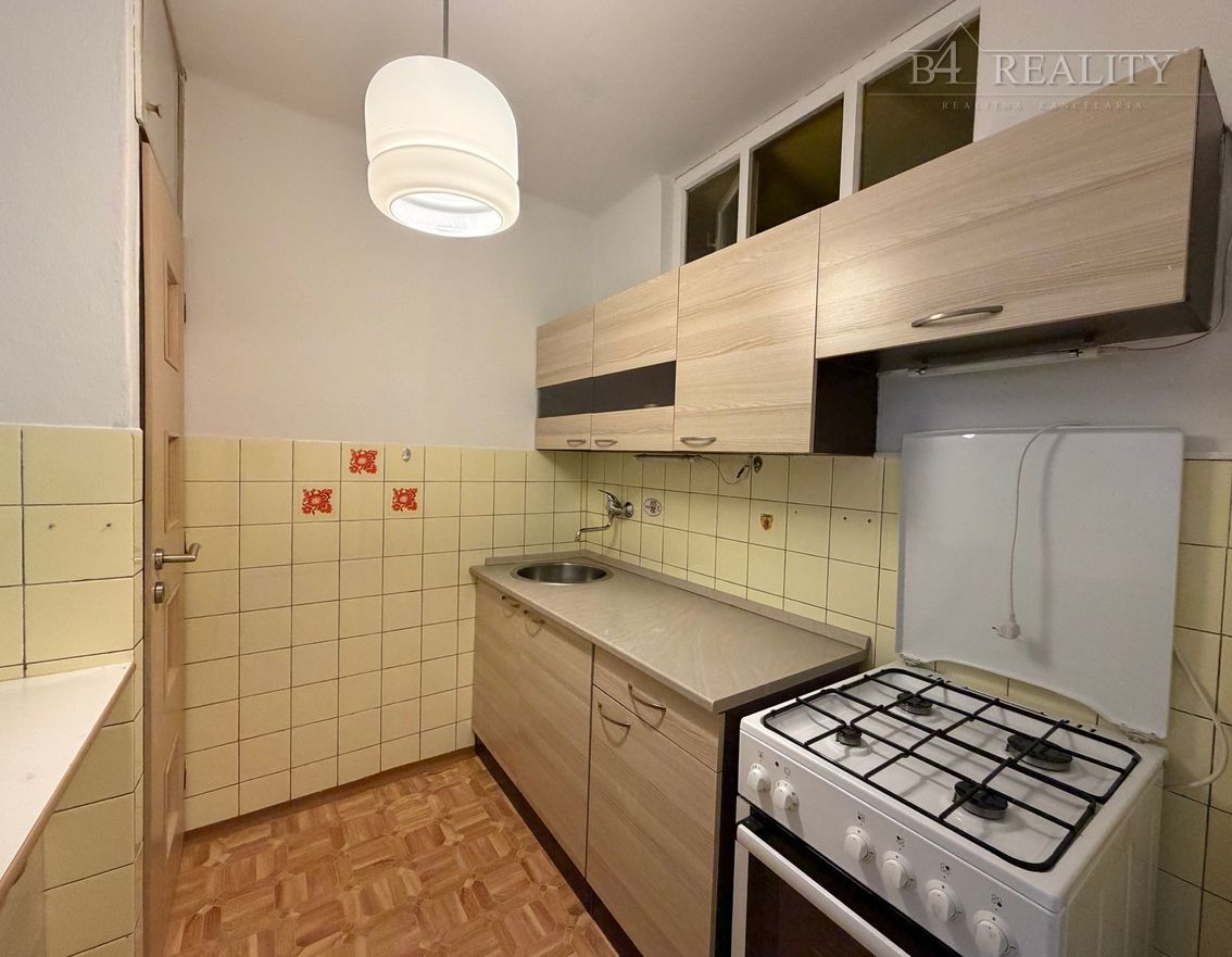 3 izbový tehlový byt, 72 m2 + presklená lodžia a balkón, vla - 13