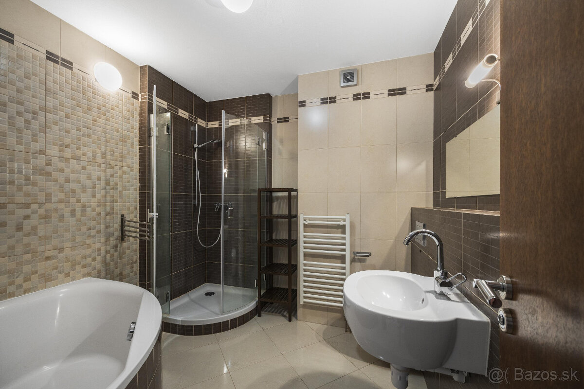 Priestranný mezonet v tichej lokalite s krbom - 13