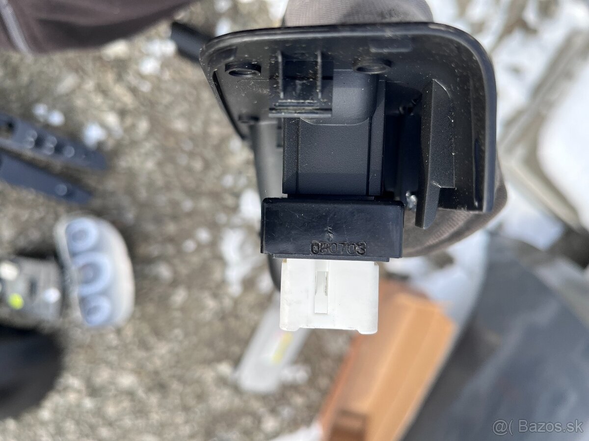 Kia Ceed Kombi 06-12 vypínač okien, madlo, panel, clonítko Ľ - 13