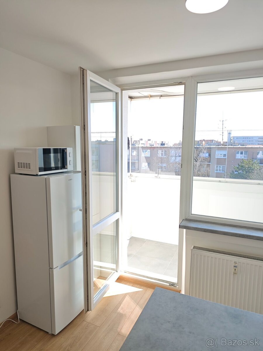 Prenajmem 1-izbový byt 35 m² Senec - 13