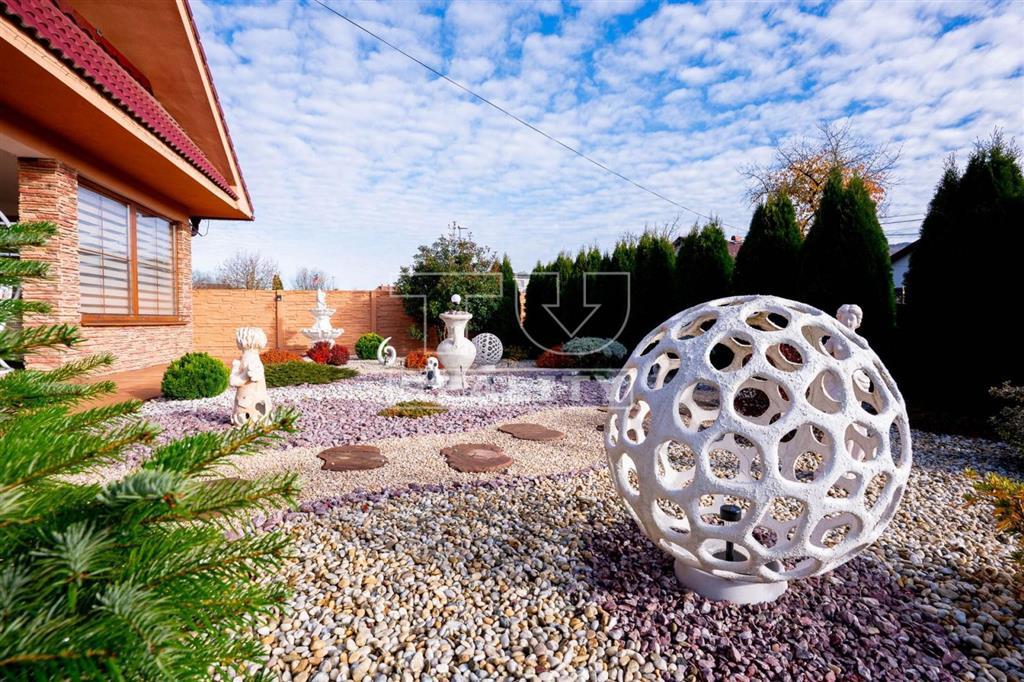 Na predaj priestranný rodinný dom Uhrovec okr. Bánovce... - 13