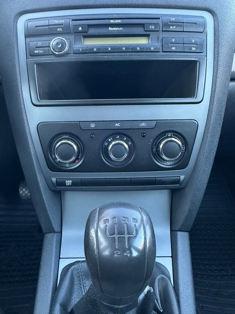 Škoda Octavia 2 facelift 1.6 TDI (77 kW), 2010, 189 tis. km - 13