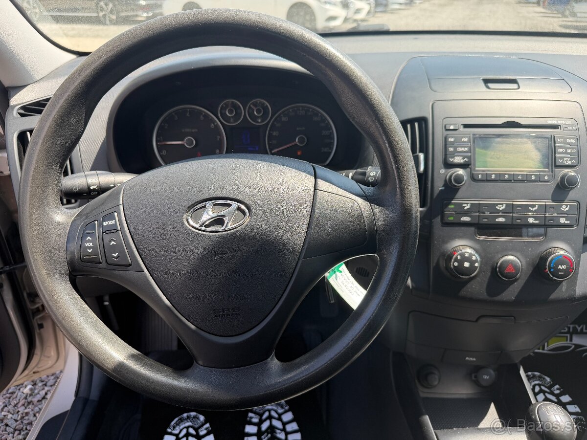 Hyundai i30 CW 1.4 16V CLASSIC LPG - 13